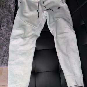 Nike Men's Gray Sweatpants